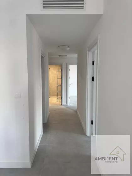 Stari Banovci | 4zida.rs