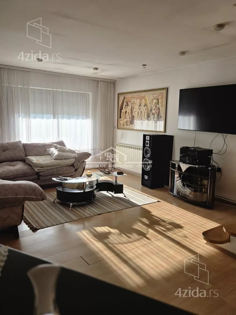 Petoiposoban stan | 4zida