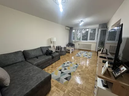 Mića Radakovića | 4zida.rs