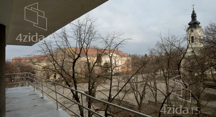 Poslovna zgrada | 4zida