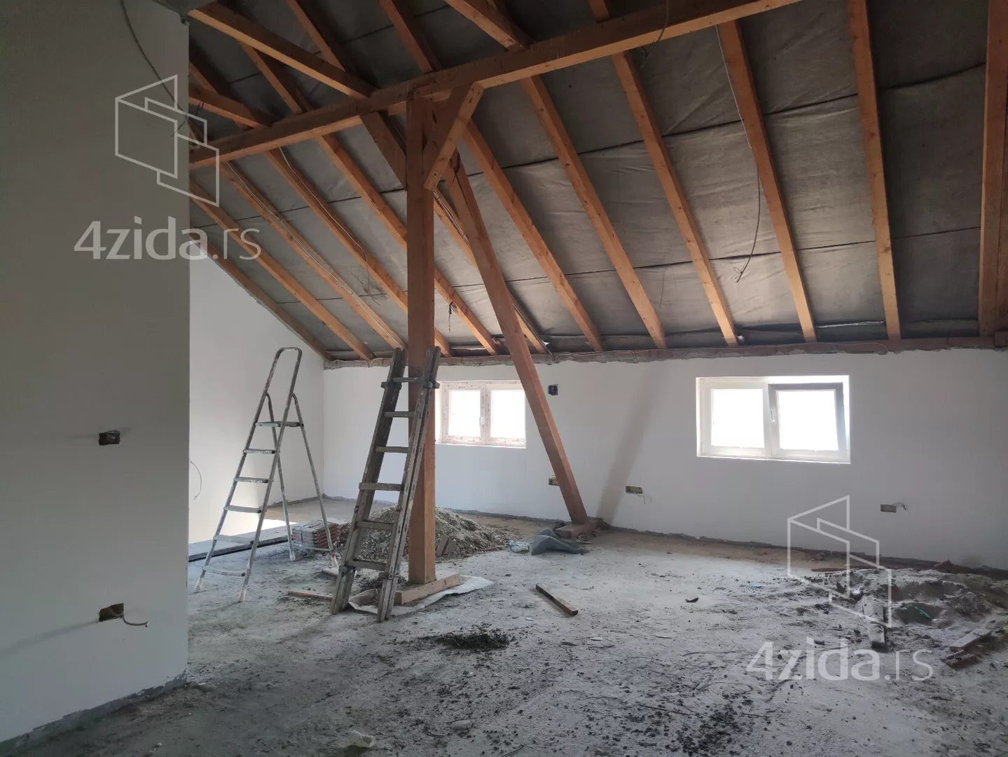 Troiposoban stan | 4zida
