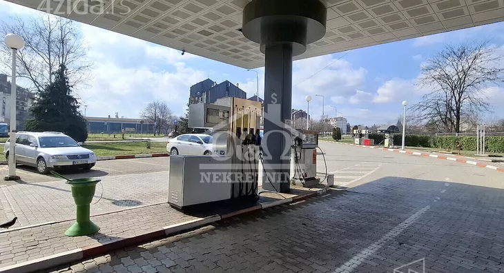 Poslovna zgrada | 4zida