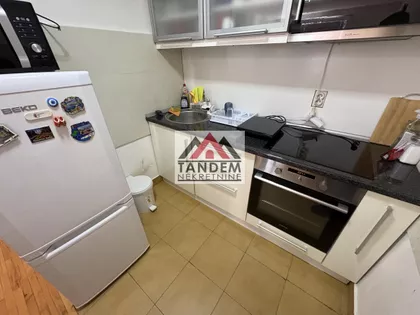 Crveni Pevac | 4zida.rs