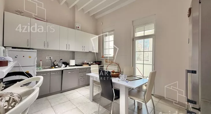 Petoiposoban stan | 4zida