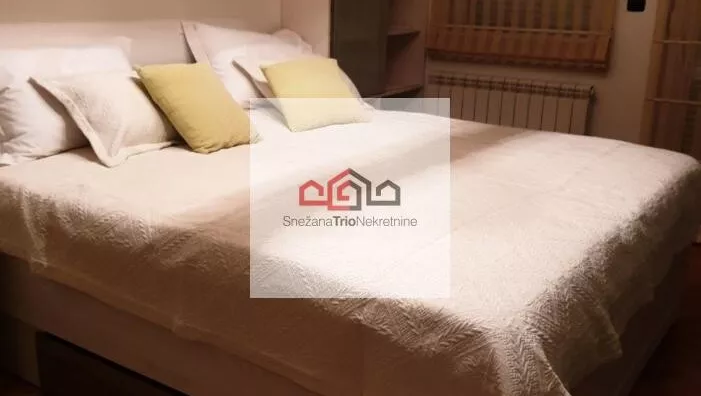 Četvoroiposoban stan | 4zida