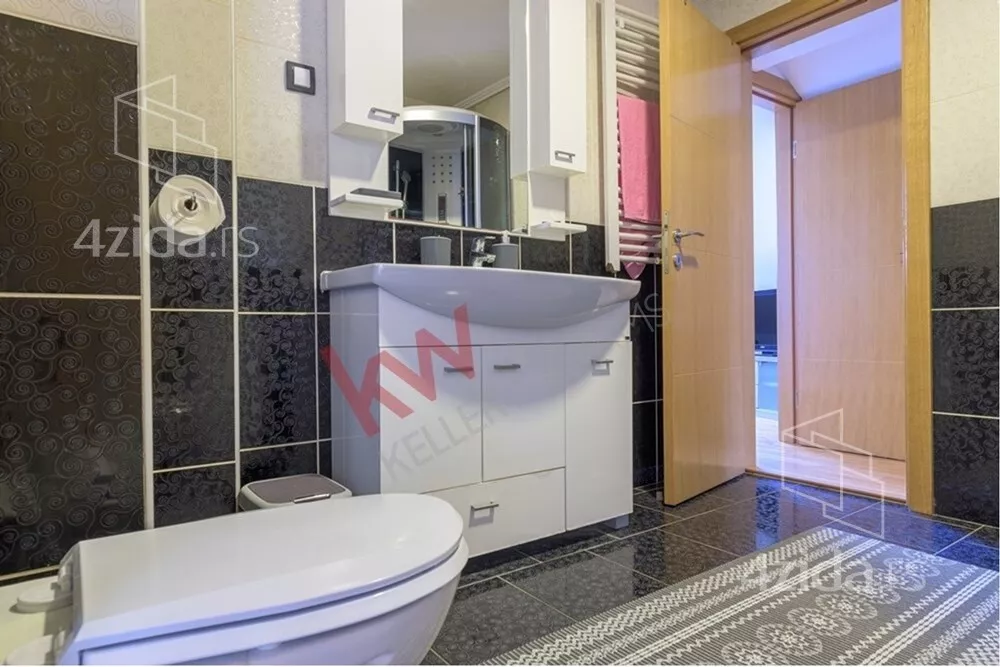 Petosoban stan | 4zida