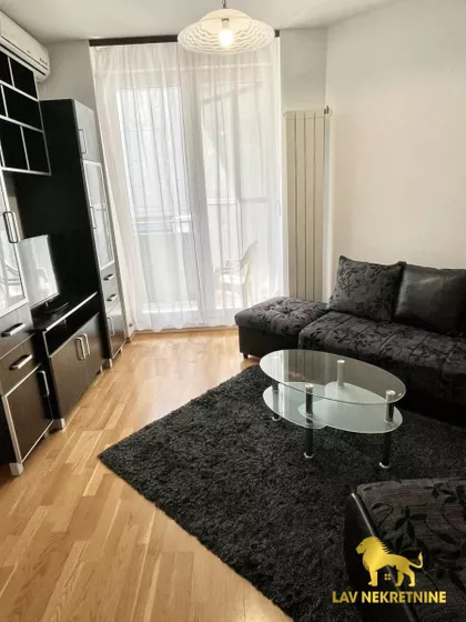 ŽELEZNIČKA | 4zida.rs