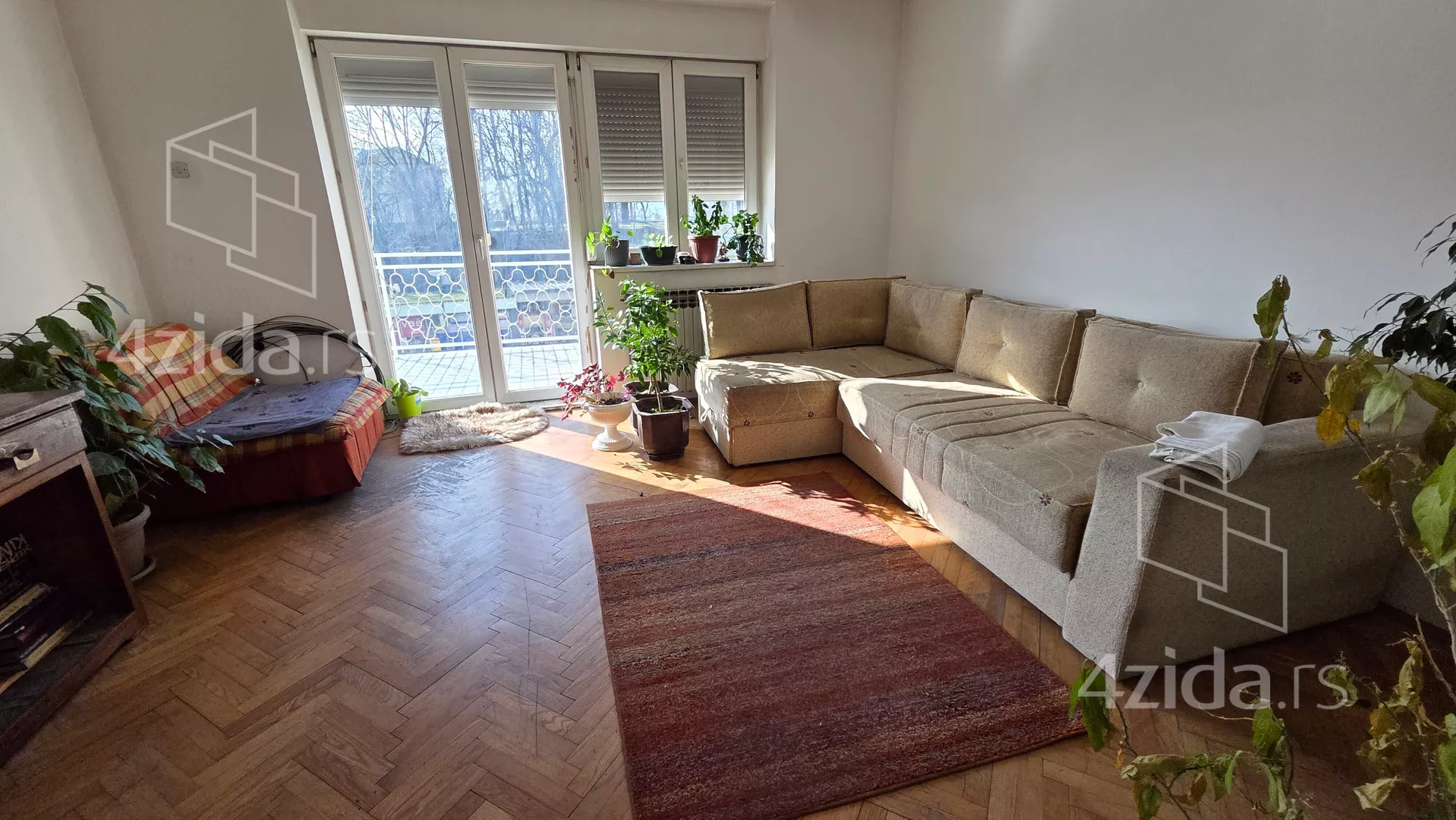 Sedmosoban stan | 4zida