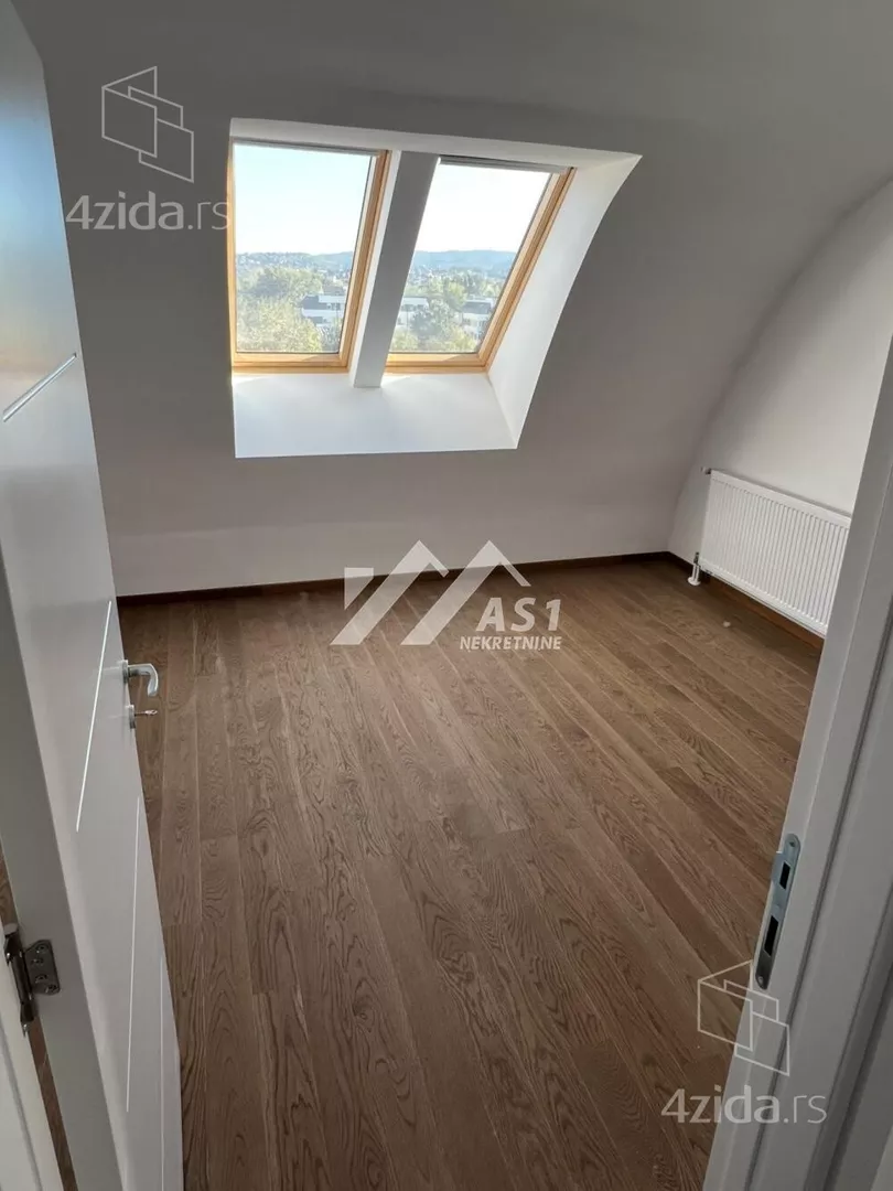 Šestosoban stan | 4zida