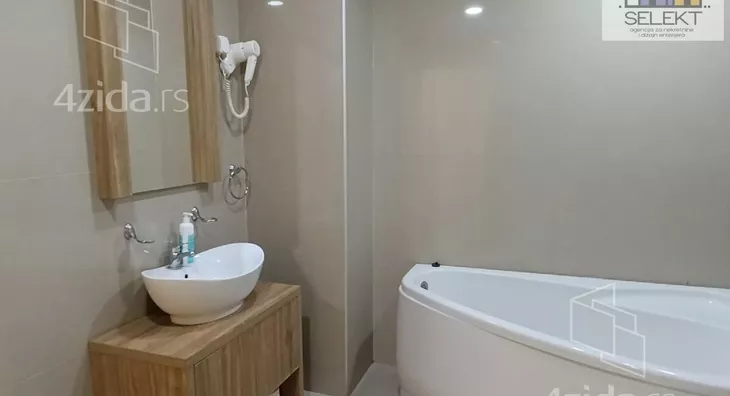 Devetosoban stan | 4zida