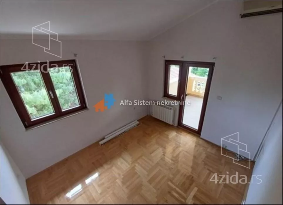 Šestosoban stan | 4zida