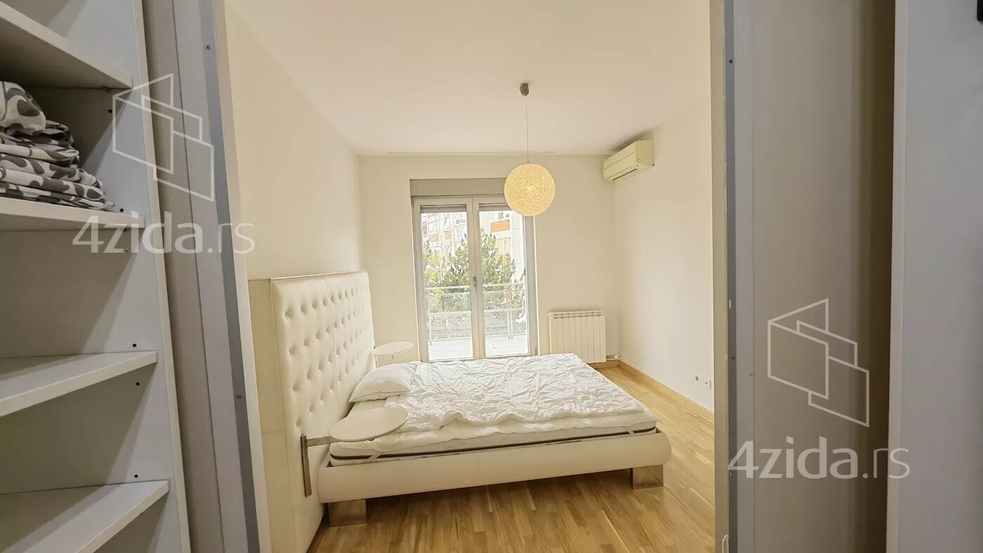 Četvoroiposoban stan | 4zida