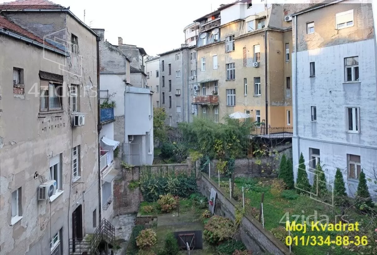 Četvoroiposoban stan | 4zida