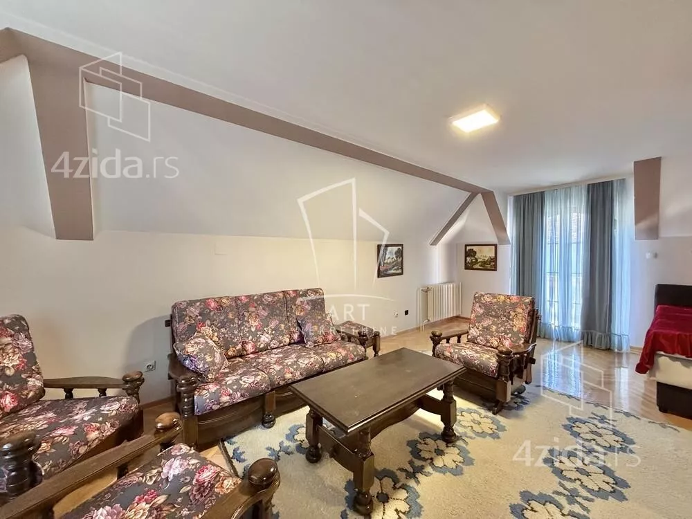 Petosoban stan | 4zida