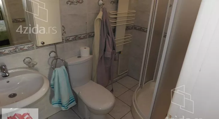 Šestosoban stan | 4zida