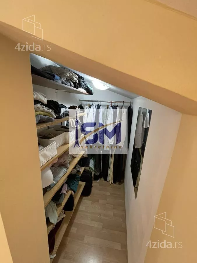 Šestosoban stan | 4zida