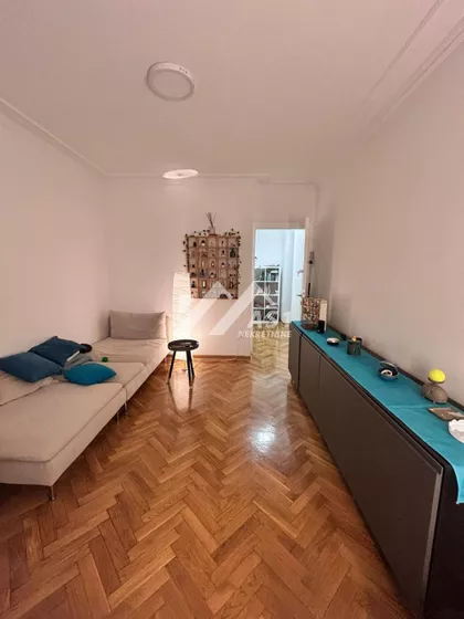 Lasla Gala | 4zida.rs