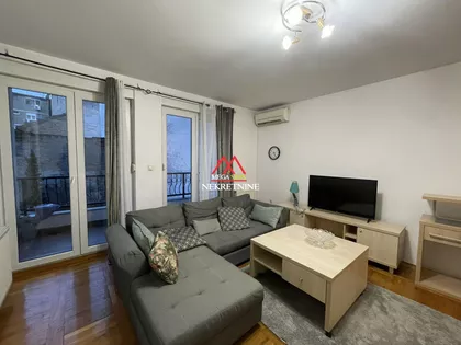 Petra Drapšina | 4zida.rs