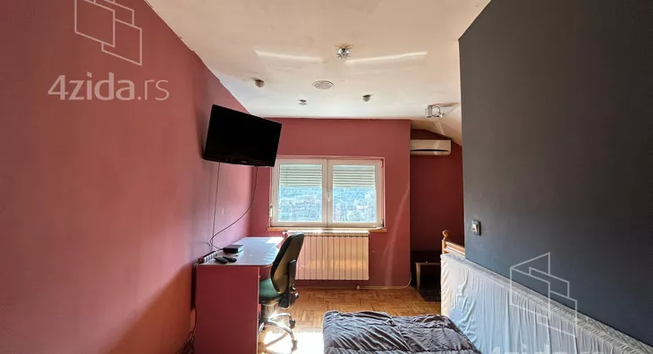 Četvoroiposoban stan | 4zida