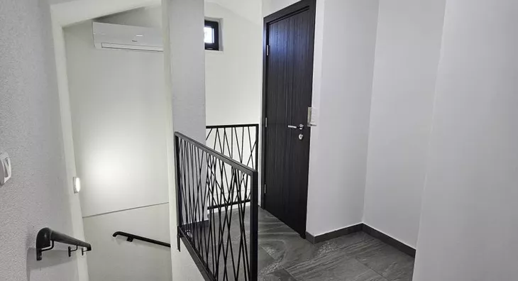 Šestosoban stan | 4zida