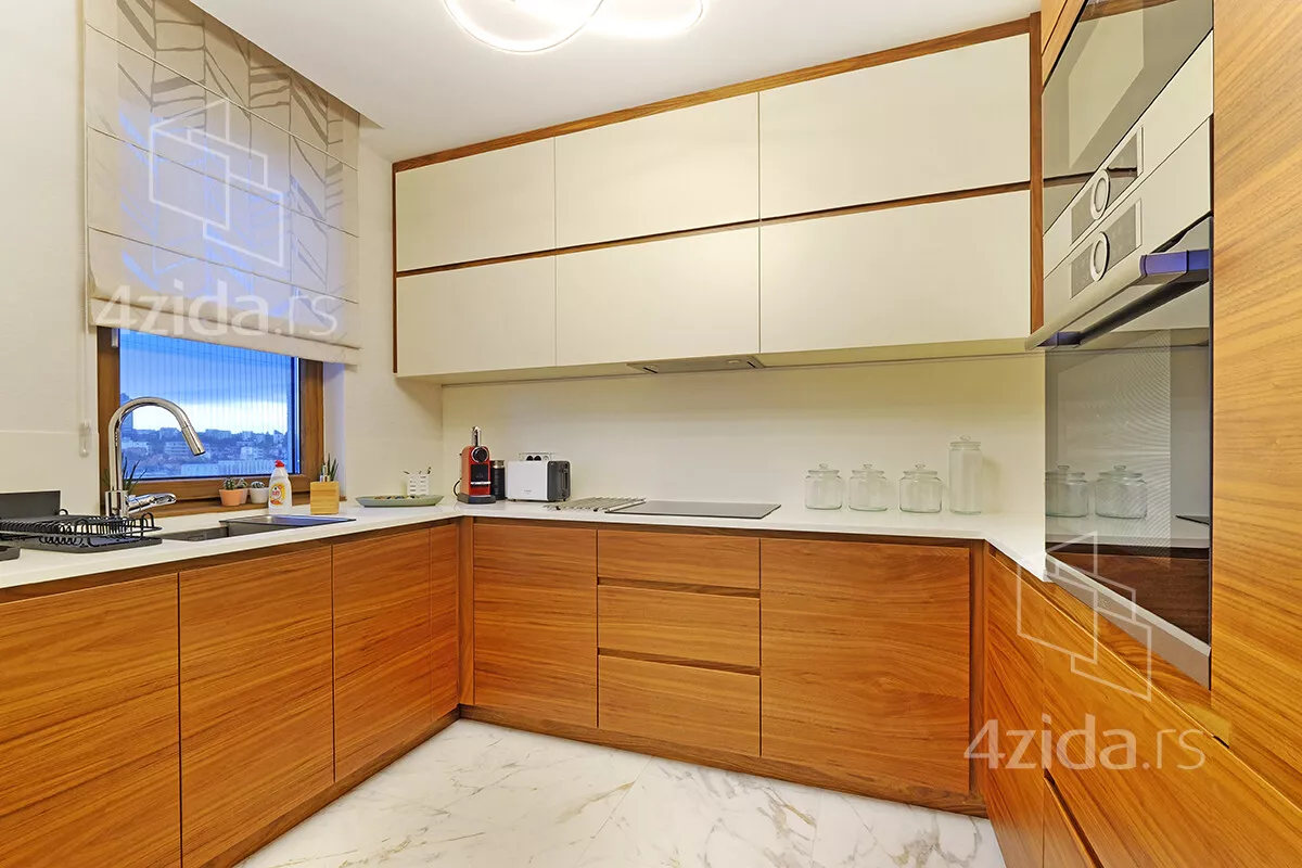 Šestosoban stan | 4zida