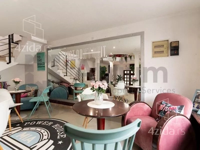 Poslovna zgrada | 4zida