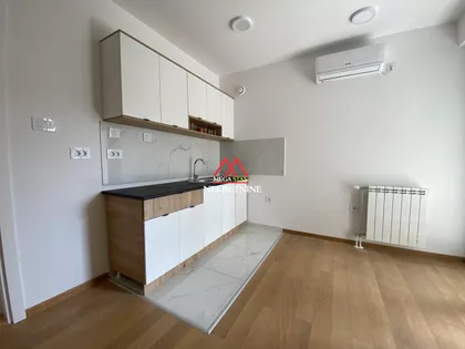 Pavla Papa | 4zida.rs