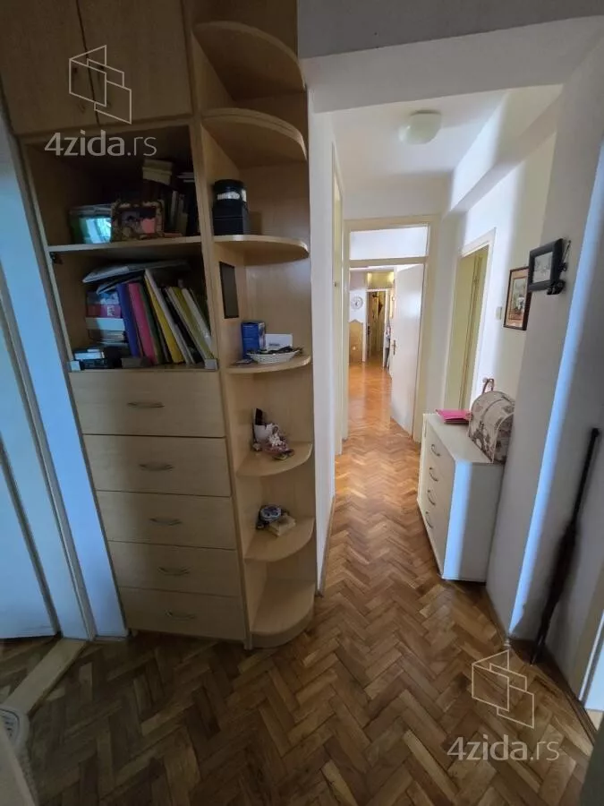Četvoroiposoban stan | 4zida