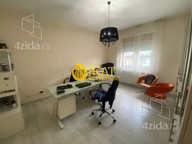 Sedmosoban stan | 4zida