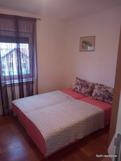 Ugrinovački put | 4zida.rs