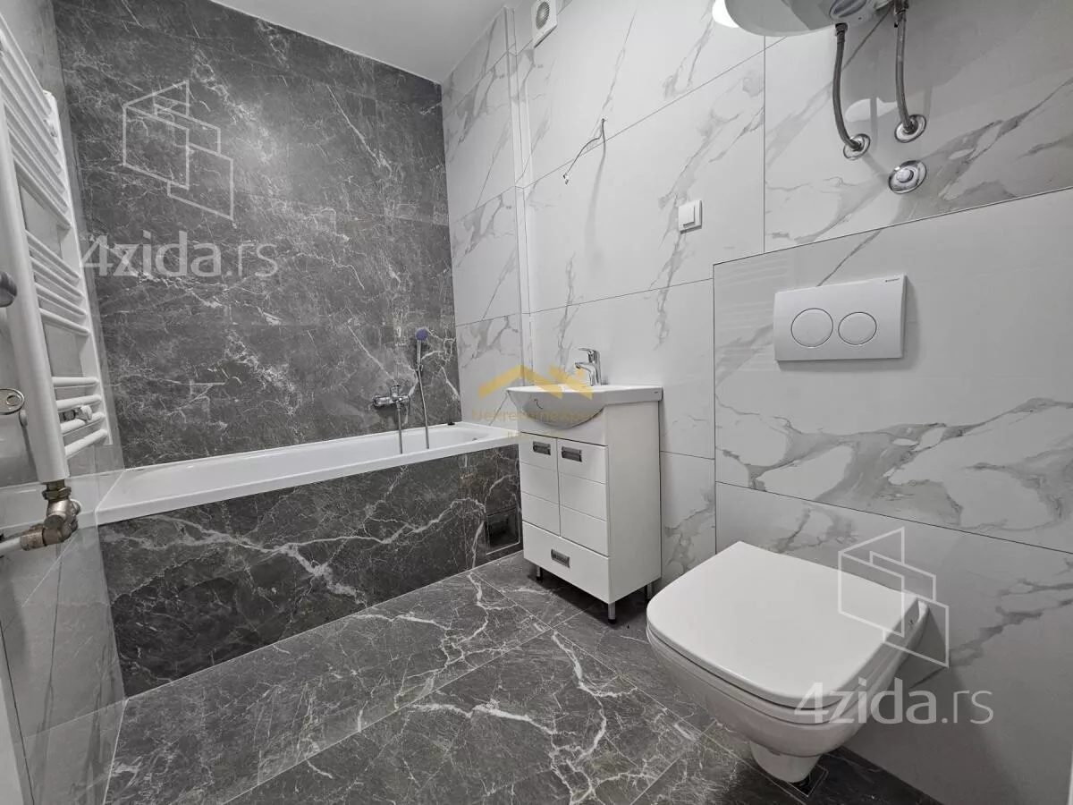 Šestosoban stan | 4zida