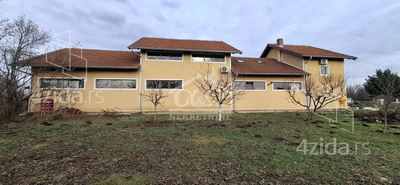 Poslovna zgrada | 4zida