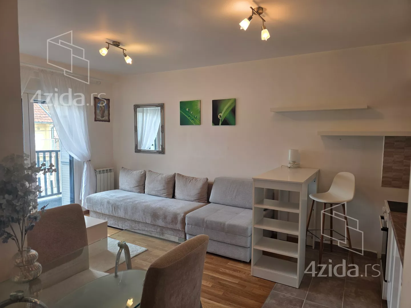 Jednoiposoban stan | 4zida