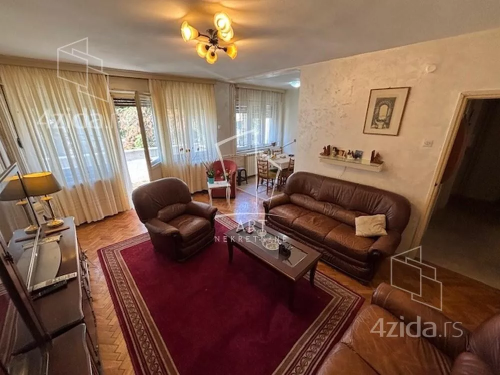 Troiposoban stan | 4zida