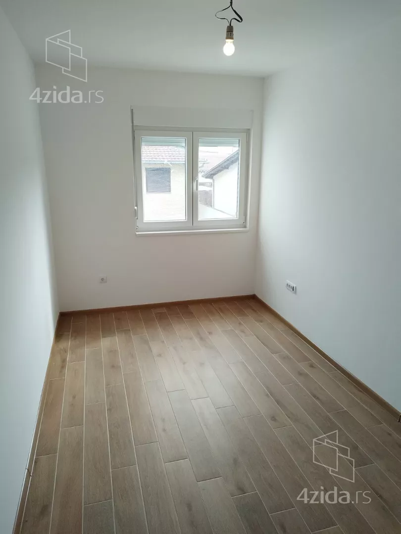 Sedmosoban stan | 4zida