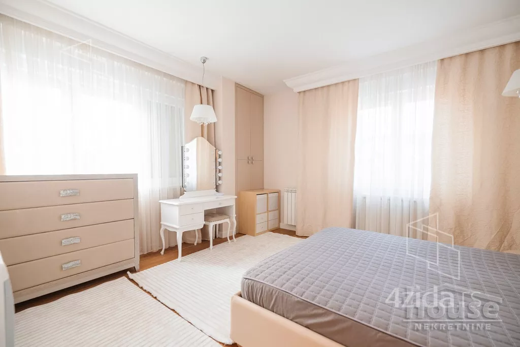 Šestosoban stan | 4zida