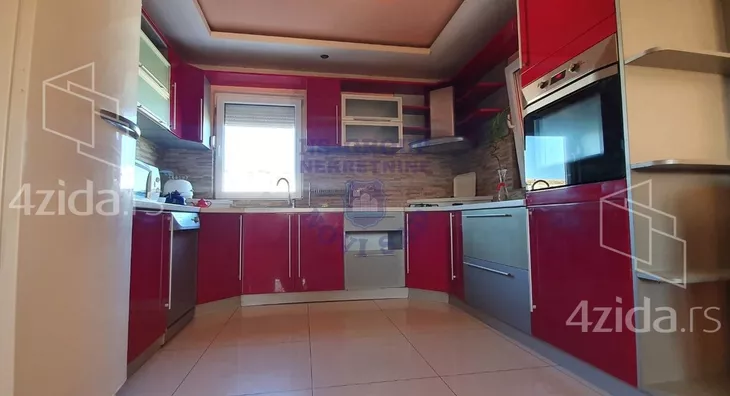 Šestosoban stan | 4zida