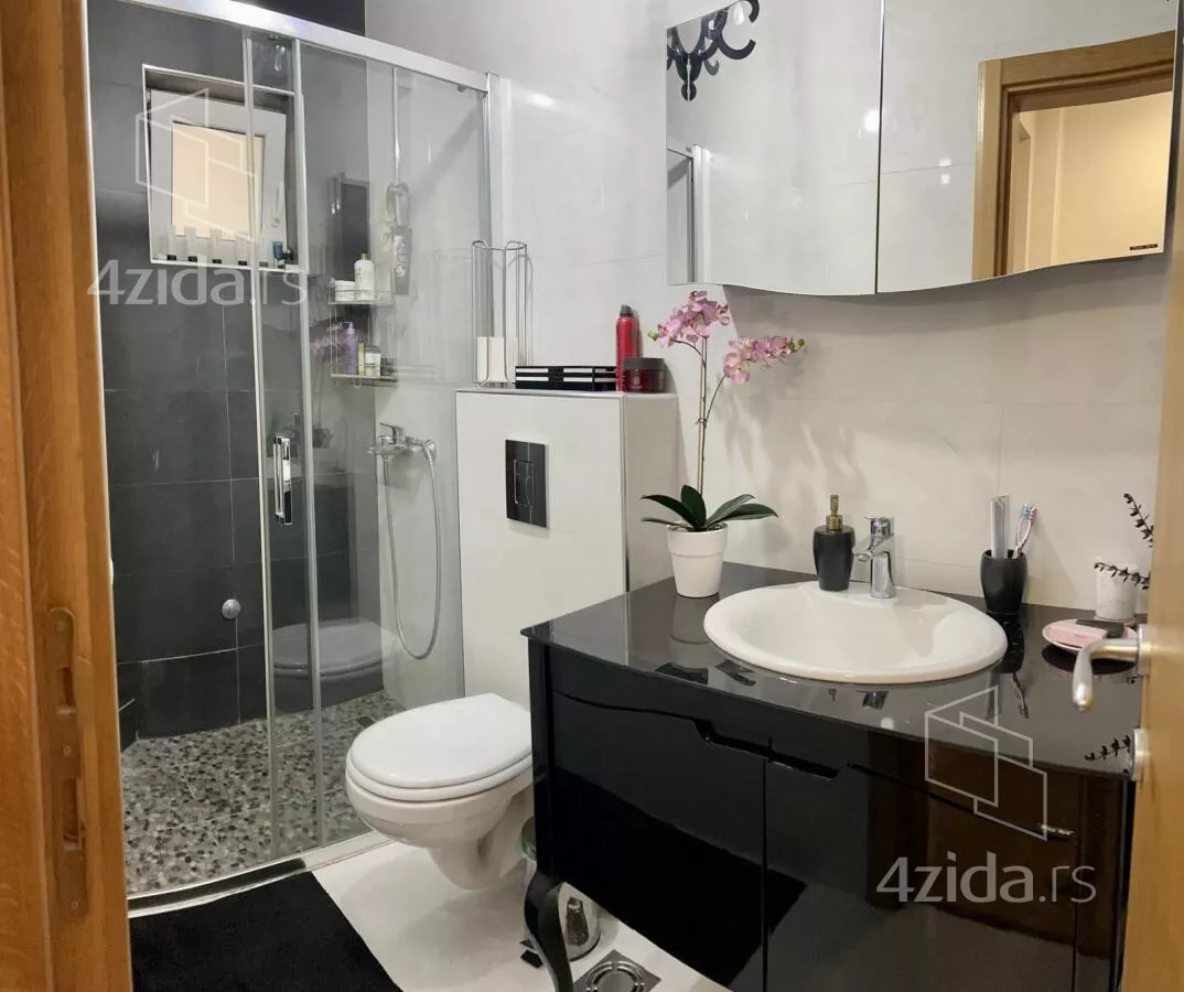 Četvoroiposoban stan | 4zida