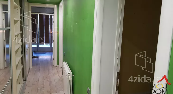 Šestosoban stan | 4zida