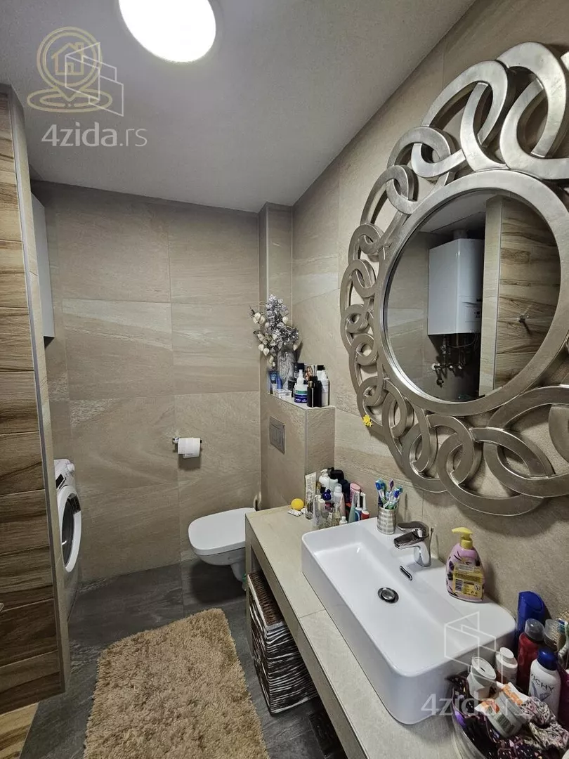 Šestosoban stan | 4zida