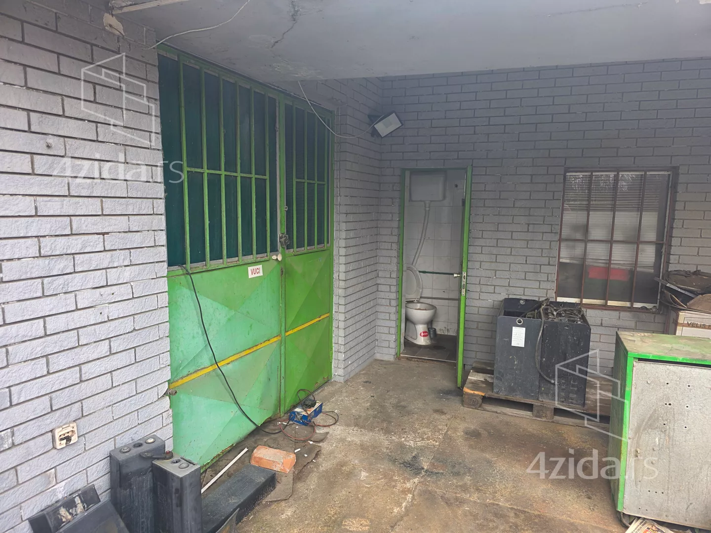 Poslovna zgrada | 4zida