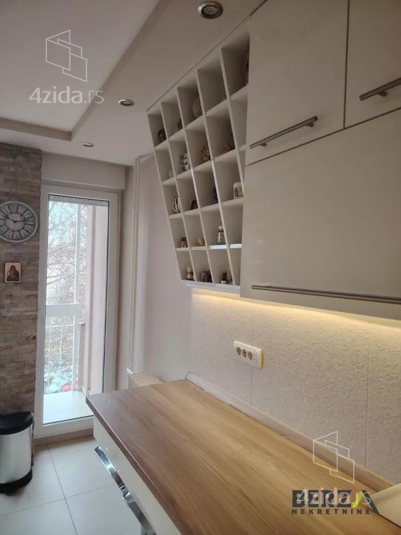 Troiposoban stan | 4zida