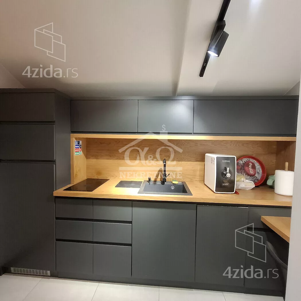 Poslovna zgrada | 4zida