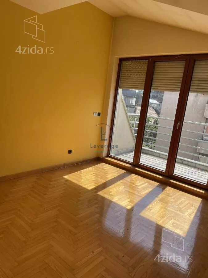 Šestosoban stan | 4zida