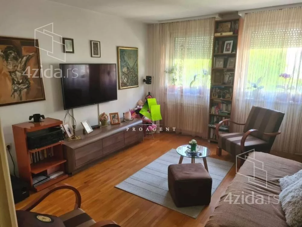 Troiposoban stan | 4zida