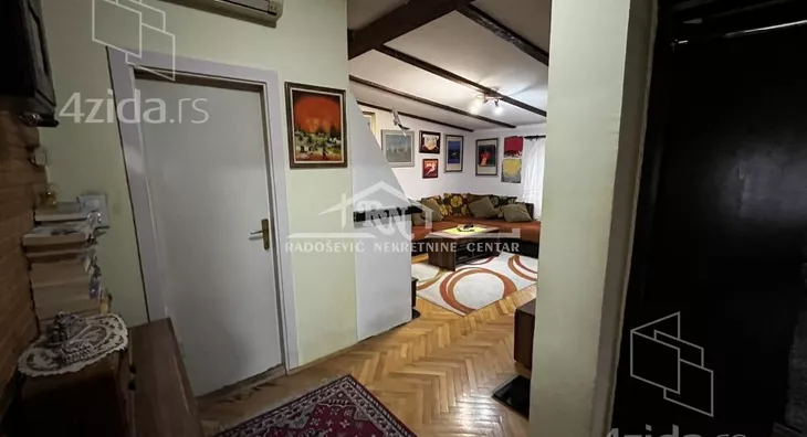 Šestosoban stan | 4zida