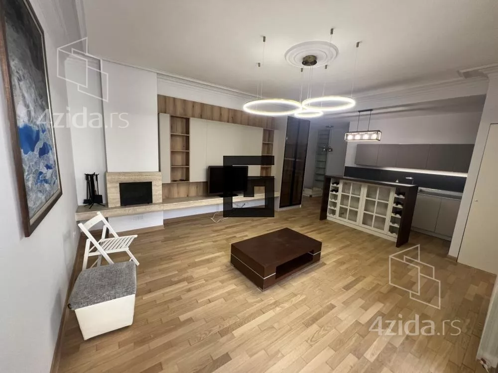 Četvoroiposoban stan | 4zida