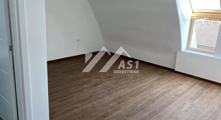 Šestosoban stan | 4zida