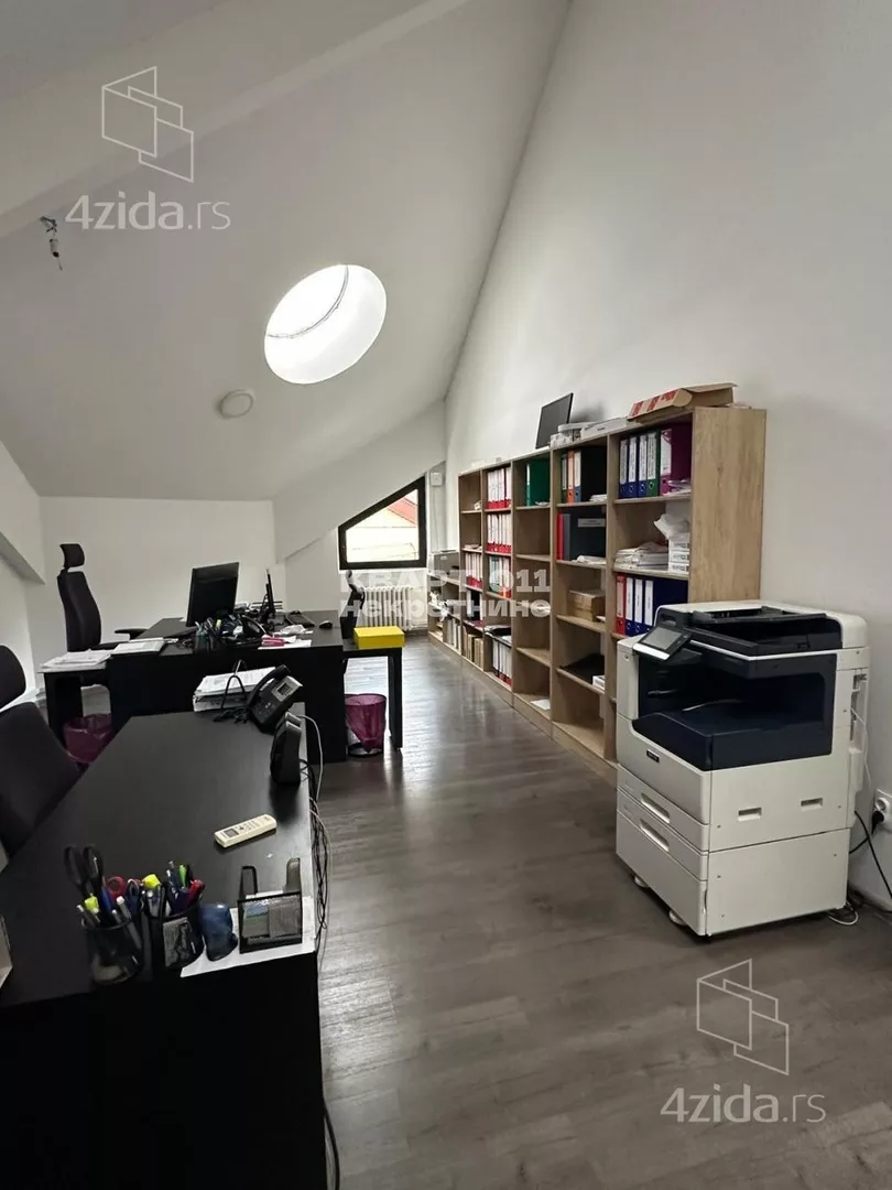 Poslovna zgrada | 4zida