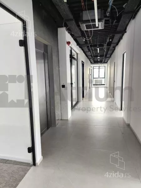 Poslovna zgrada | 4zida